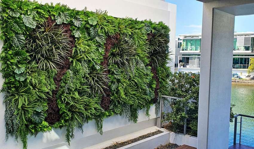 Balcony Green Wall Design 
